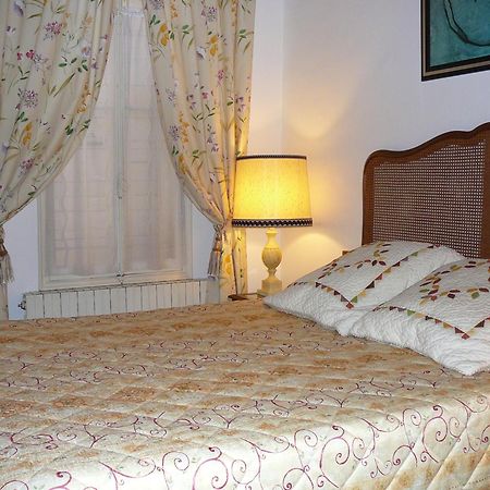 Hotel Du Fiacre Carpentras Bagian luar foto