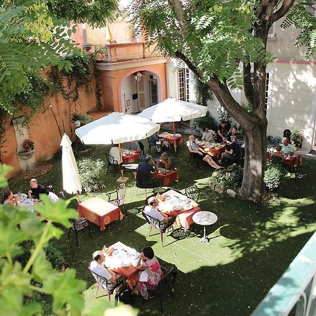 Hotel Du Fiacre Carpentras Bagian luar foto