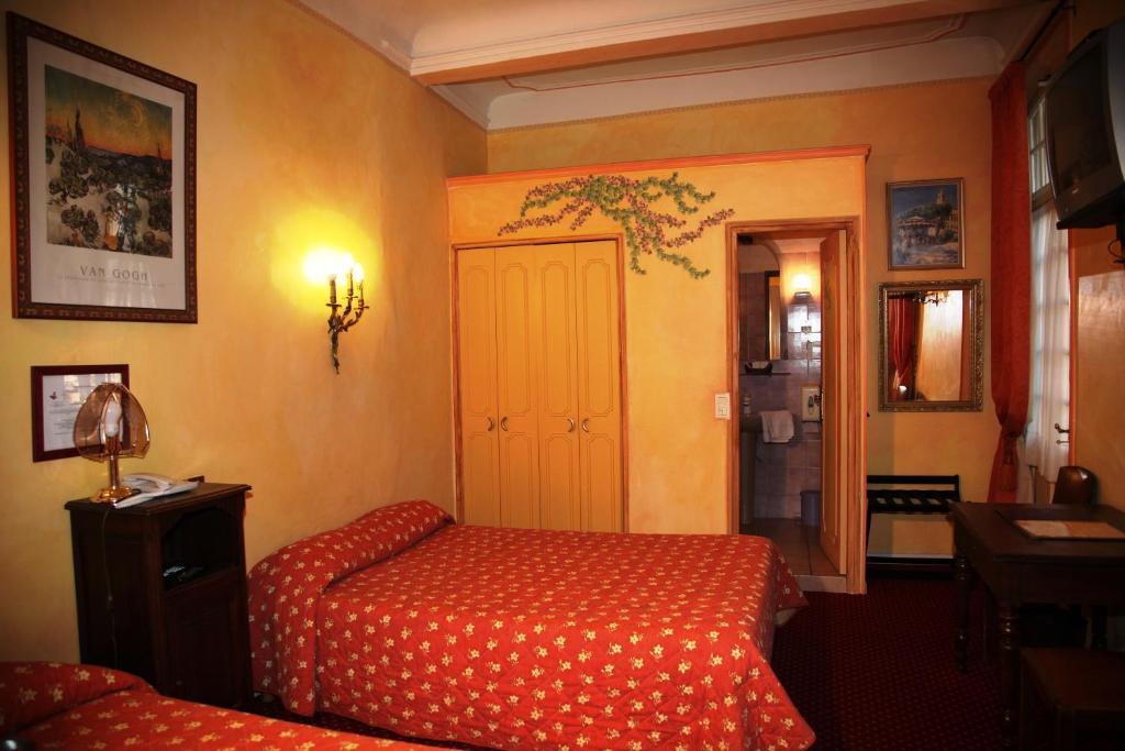 Hotel Du Fiacre Carpentras Ruang foto