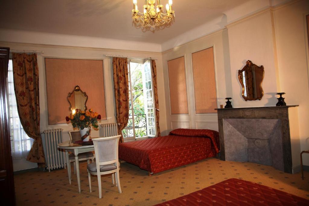 Hotel Du Fiacre Carpentras Ruang foto