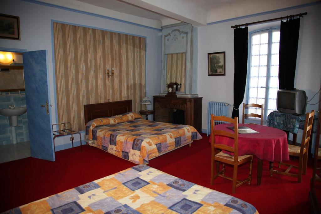 Hotel Du Fiacre Carpentras Ruang foto