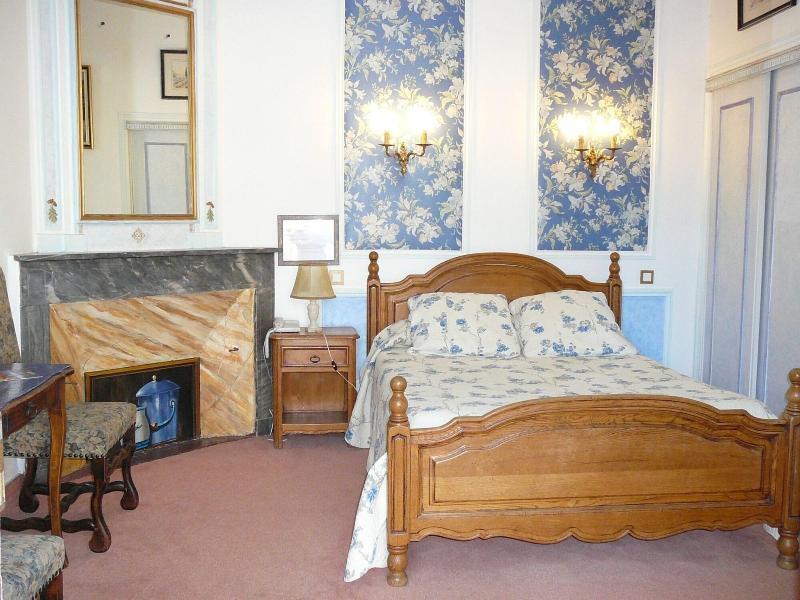 Hotel Du Fiacre Carpentras Bagian luar foto