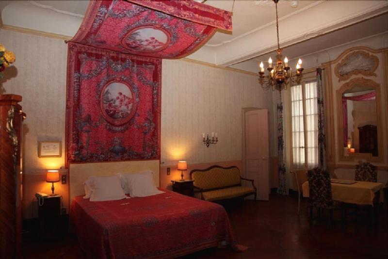 Hotel Du Fiacre Carpentras Bagian luar foto
