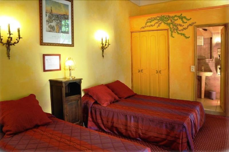 Hotel Du Fiacre Carpentras Bagian luar foto
