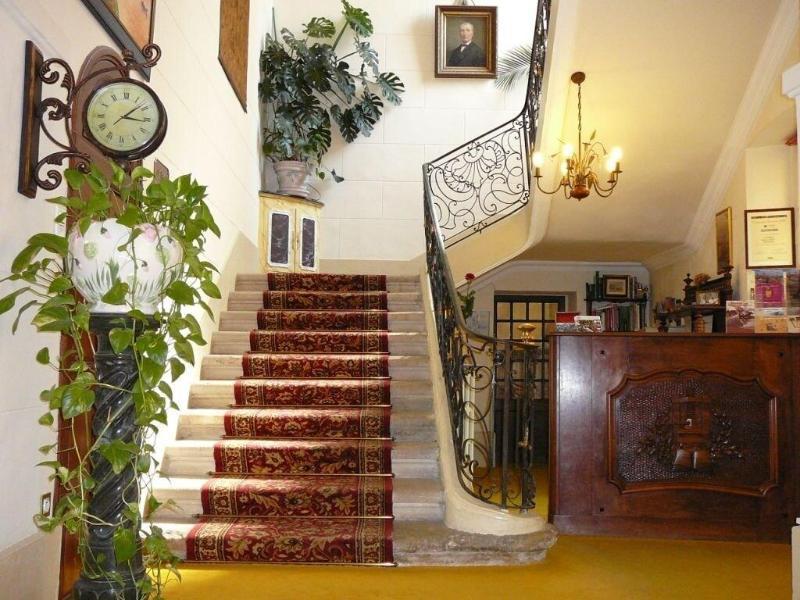 Hotel Du Fiacre Carpentras Bagian luar foto