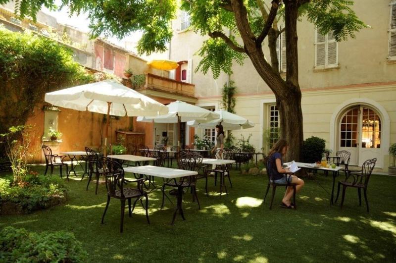 Hotel Du Fiacre Carpentras Bagian luar foto