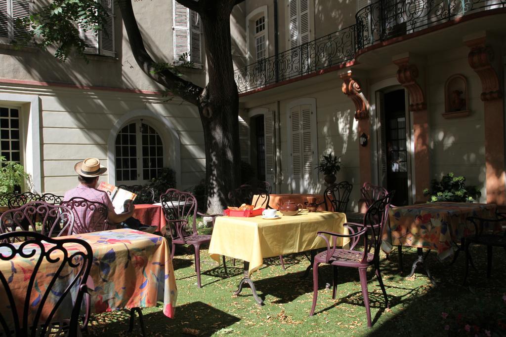 Hotel Du Fiacre Carpentras Bagian luar foto