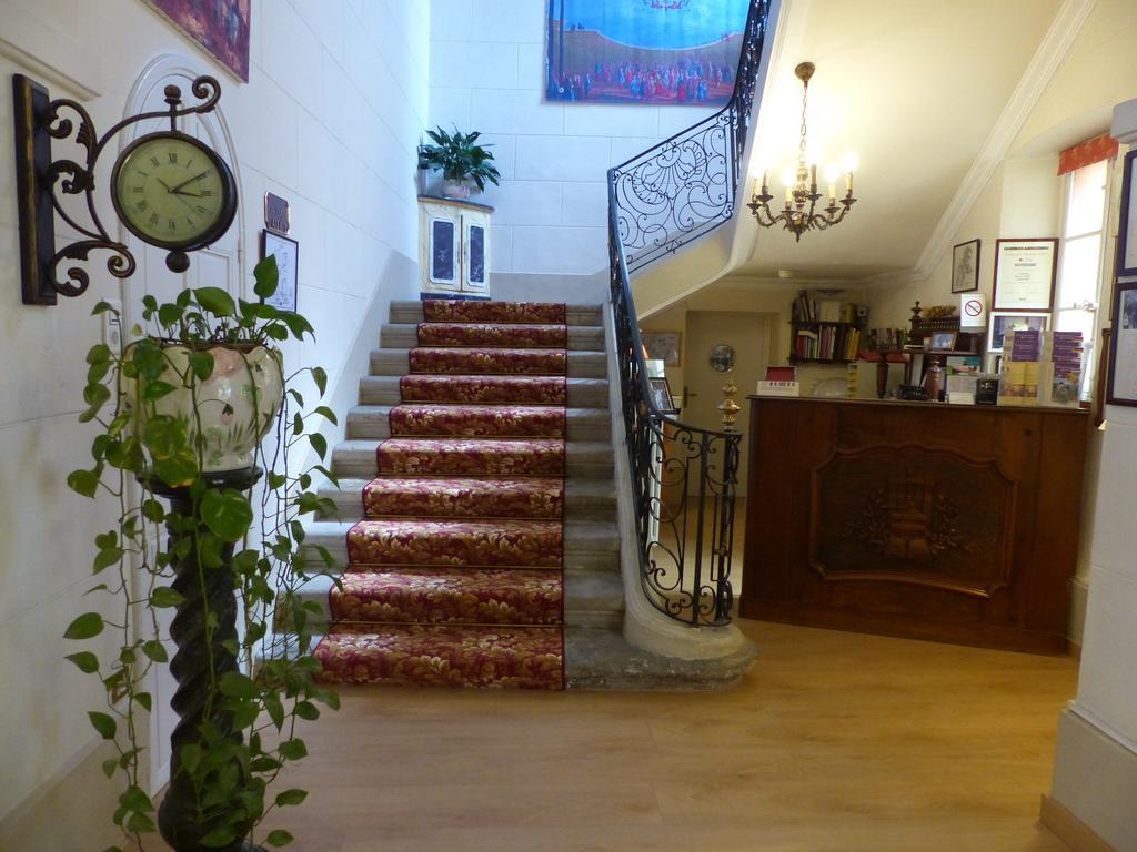 Hotel Du Fiacre Carpentras Bagian luar foto