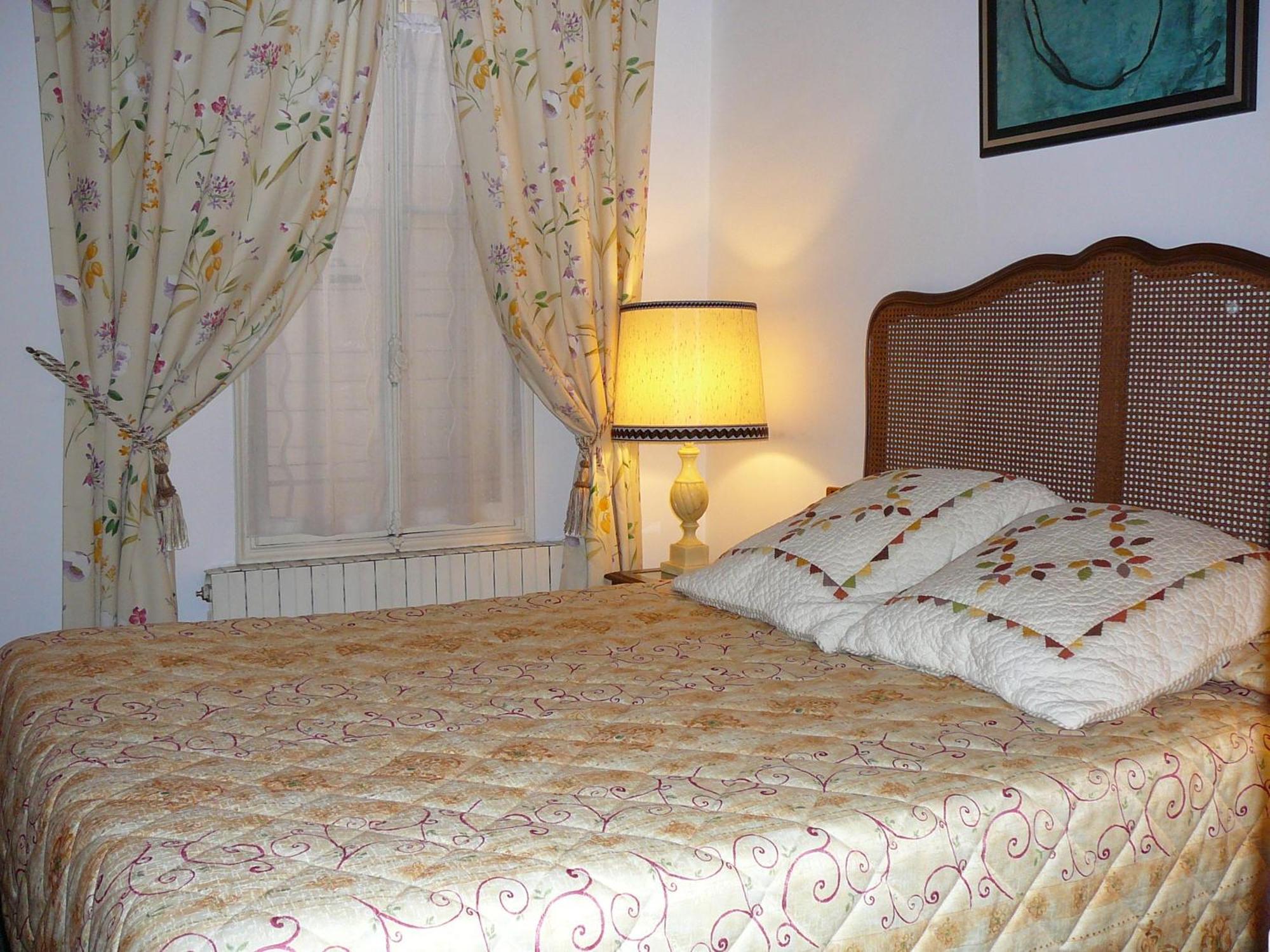 Hotel Du Fiacre Carpentras Bagian luar foto