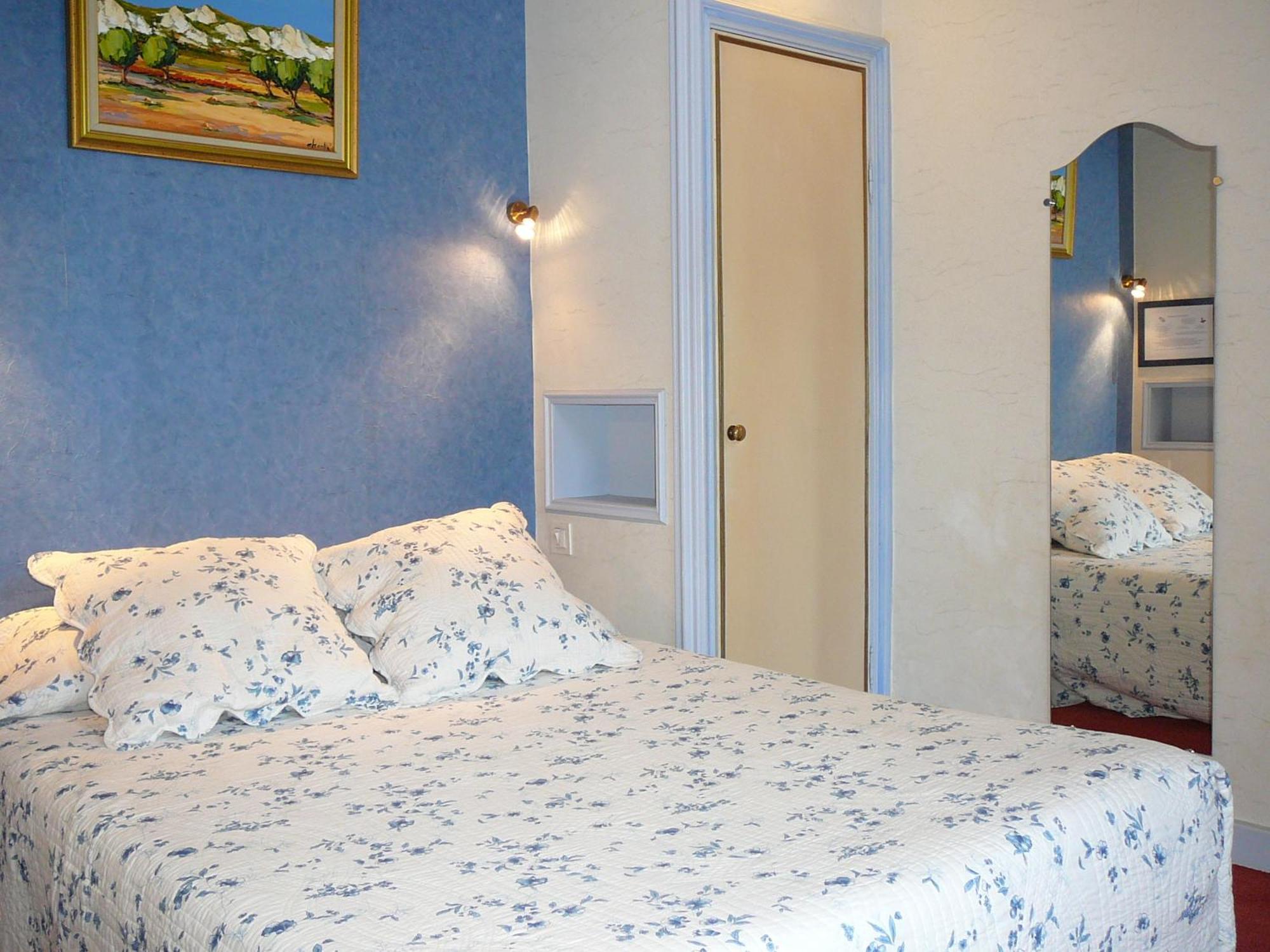 Hotel Du Fiacre Carpentras Ruang foto