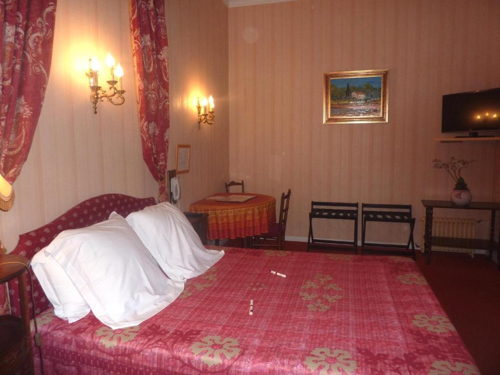Hotel Du Fiacre Carpentras Bagian luar foto