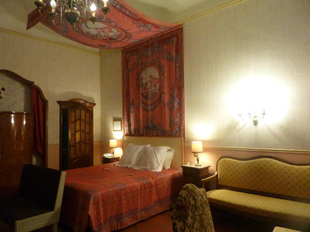 Hotel Du Fiacre Carpentras Ruang foto