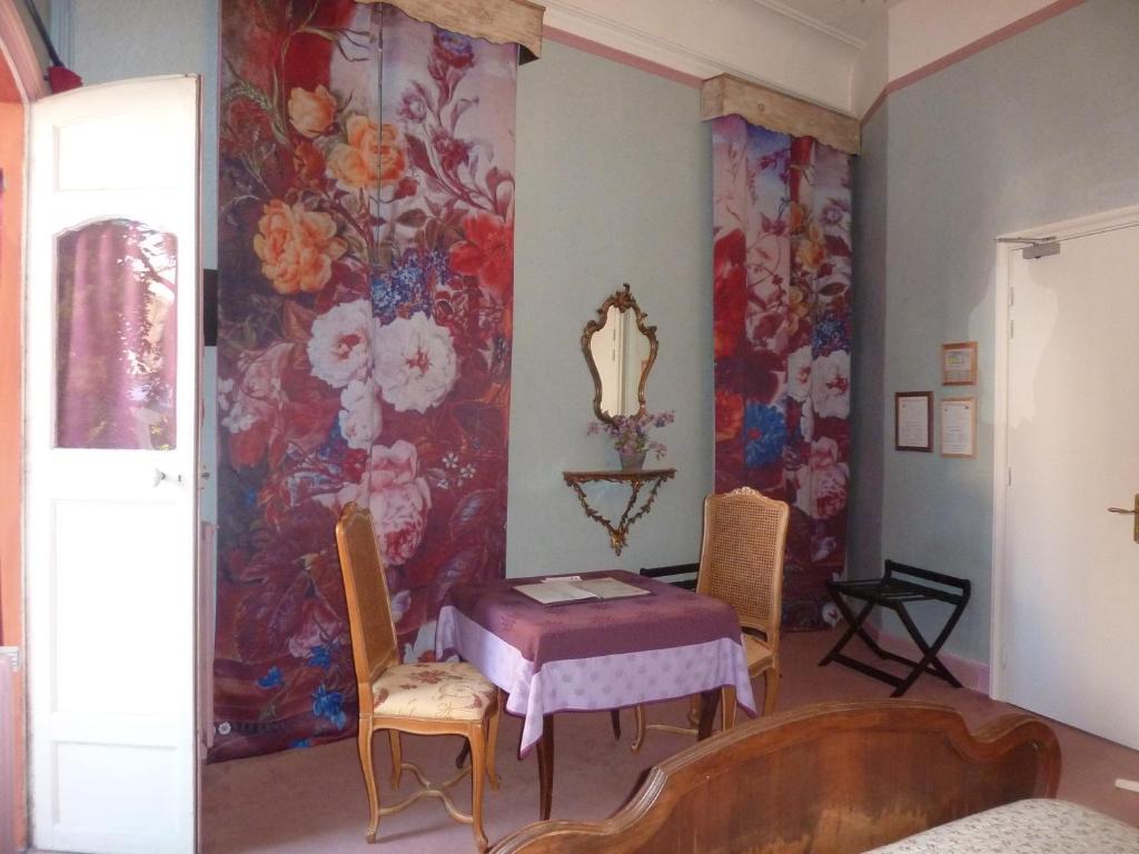 Hotel Du Fiacre Carpentras Ruang foto