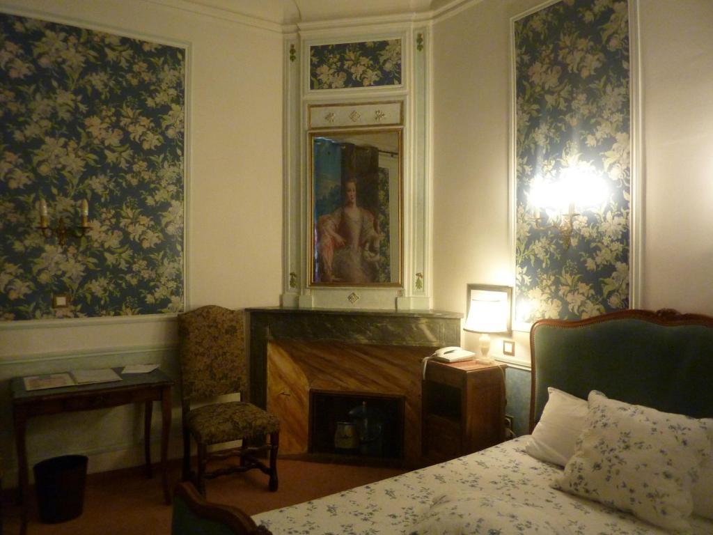 Hotel Du Fiacre Carpentras Ruang foto