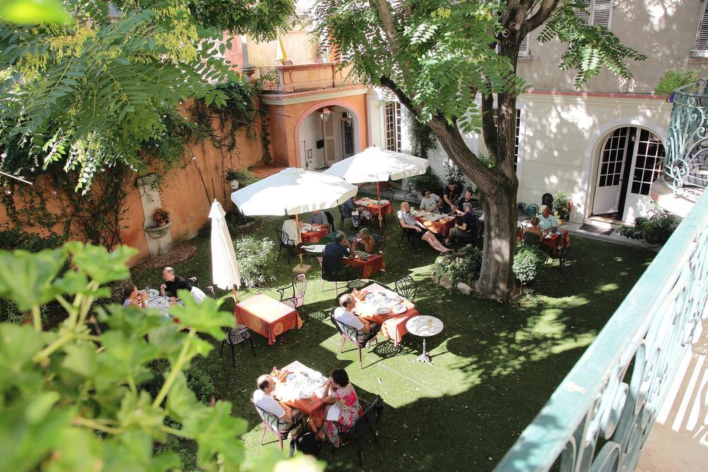 Hotel Du Fiacre Carpentras Bagian luar foto