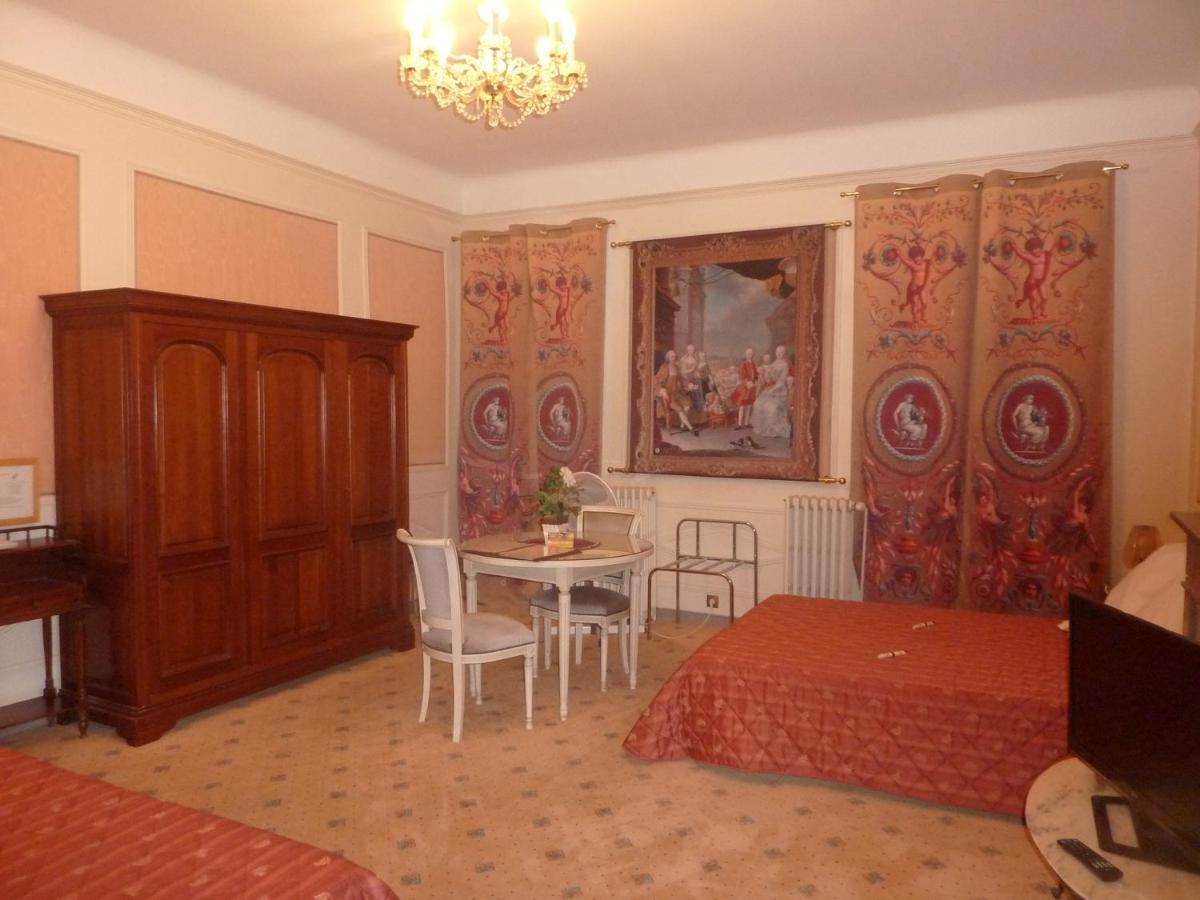 Hotel Du Fiacre Carpentras Bagian luar foto